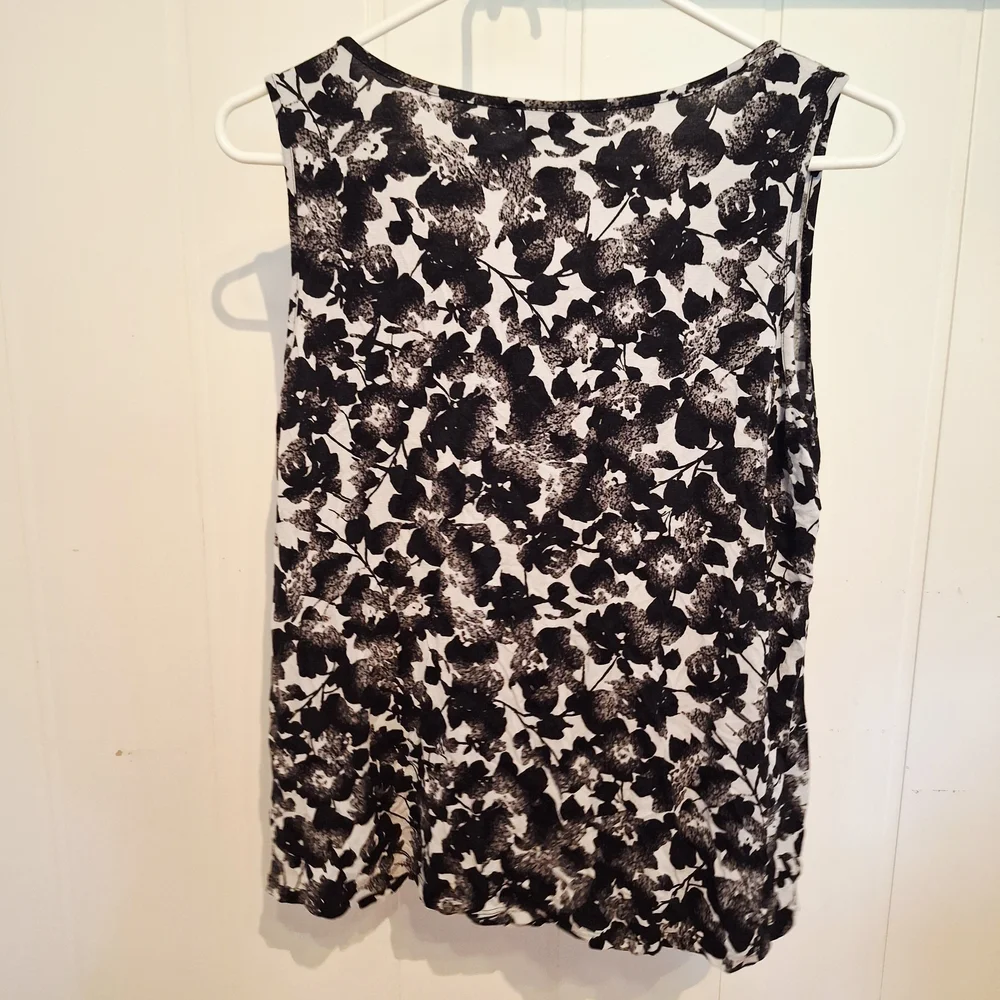 J. JILL Black White Floral Top Soft Layering Piece Size  M Very Good Condition - Picture 2 of 3